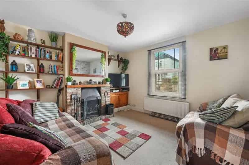 3 Bed Semi-Detached House For Sale