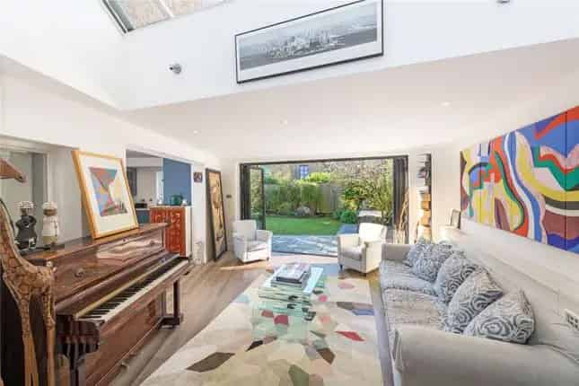 5 Bedroom Family Home with West Facing Garden London SW11
