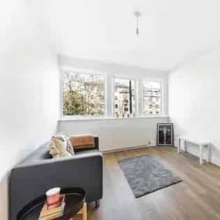 1 Bedroom Flat 429 sq ft Near Willesden Green Station Zone 2
