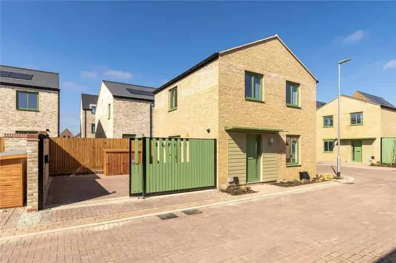 2 Bedroom Detached House for Sale