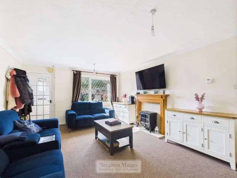2 Bed Property for Sale with Garage and Parking