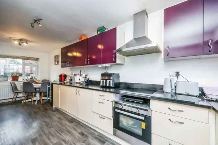 Four Bed Detached Family Home Large Garden Driveway