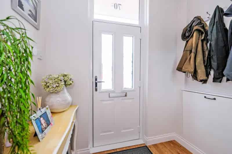 3 Bed Semi-Detached House with Garage and Garden