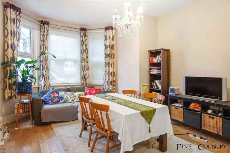 Semi-Detached House for sale with 3 bedrooms, Melrose Avenue, London