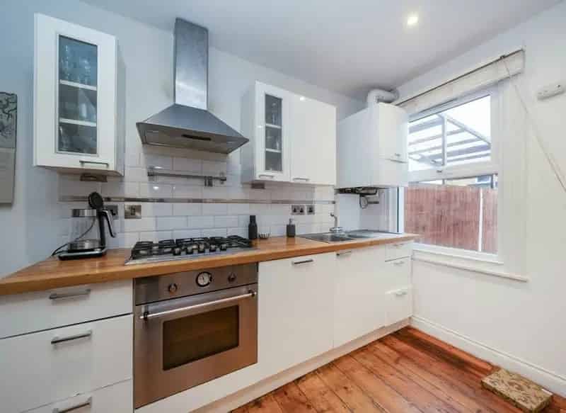 Two Double Bedroom Victorian House with Off Street Parking Kensal Rise