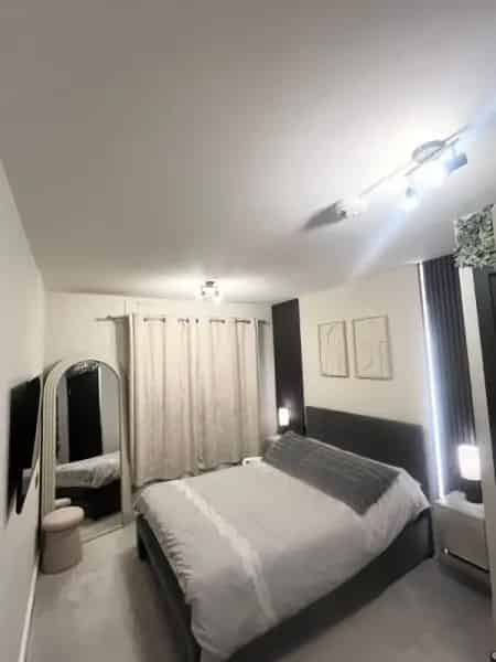 3 Bed House Near Waitrose Elizabeth Line Parking PA Housing
