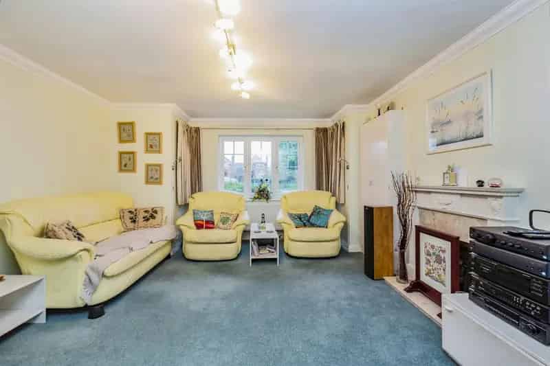 4 Bed Family Home with Double Garage and Garden