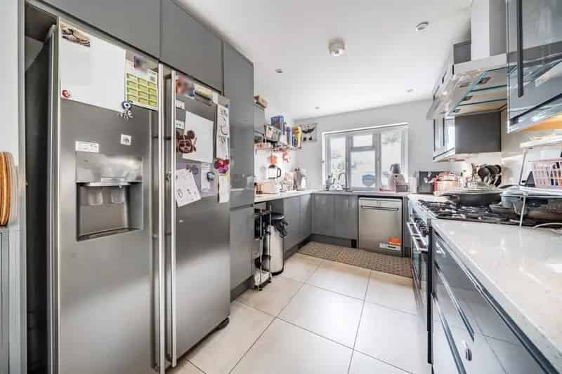 Town House 4 5 Bedrooms 2 Bathrooms St Lukes School