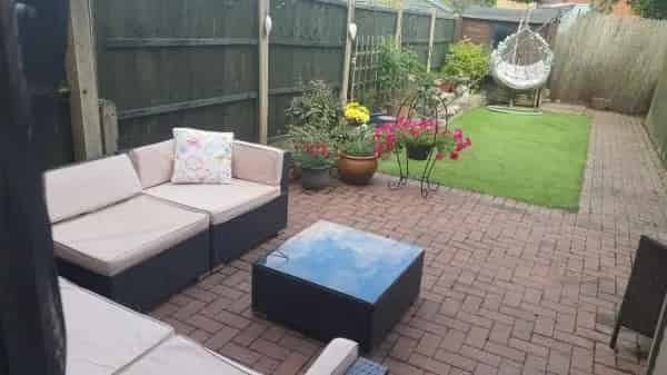 2 Bed Well Maintained House with Wet Room Stair Lift and Enclosed Garden
