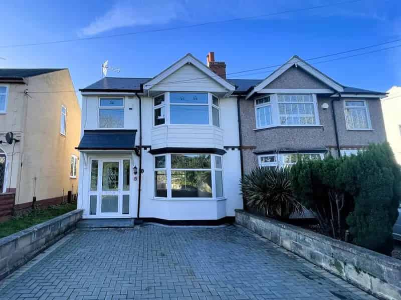 3 Bedroom Semi Detached House For Sale Near Longford Park