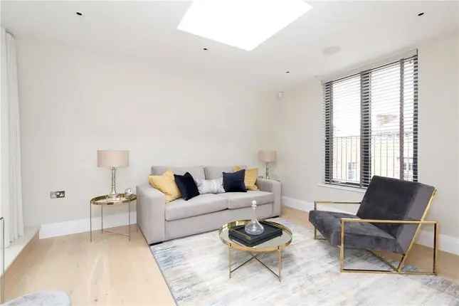 Flat to rent in Bell Yard, Strand, London WC2A