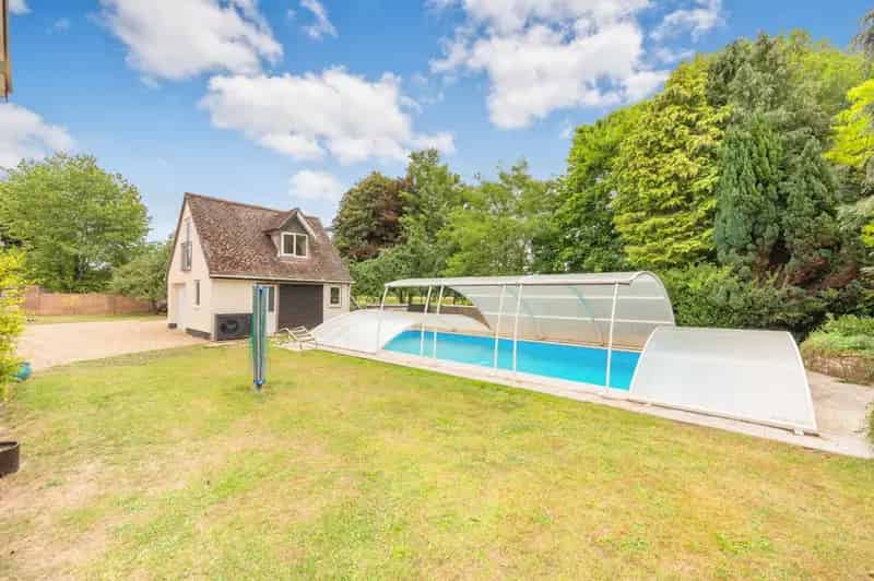 5 Bedroom Detached House with Pool and Equestrian Potential