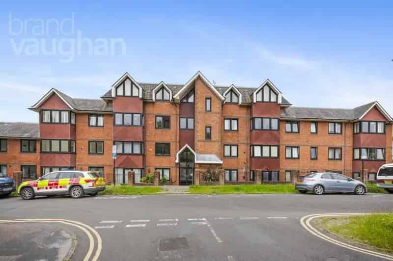 4 Bedroom Penthouse Apartment with Roof Terrace and Parking