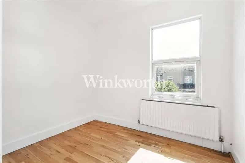 2 Bed Flat for Sale in London N15