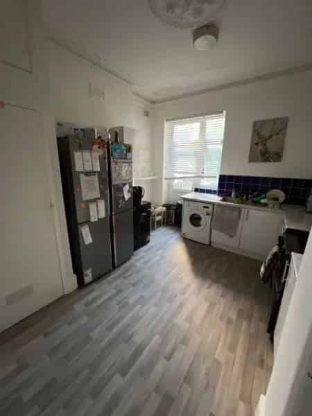 Large 1-Bed Victoria House Conversion Near Hospital