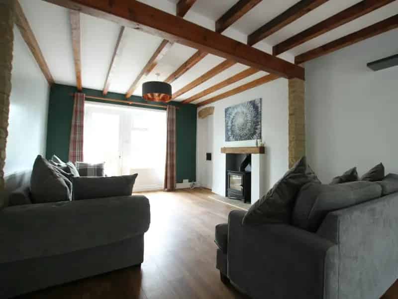 2 Bed Terraced House with Garden and Attic