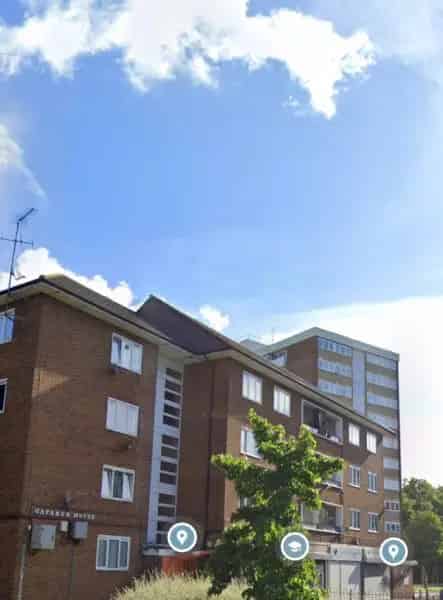 2 Double Bedroom Flat Near Excellent Transport Links and Amenities