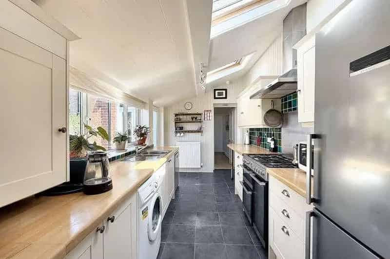3 Bed House for Sale Substantial Family Home Garage Parking