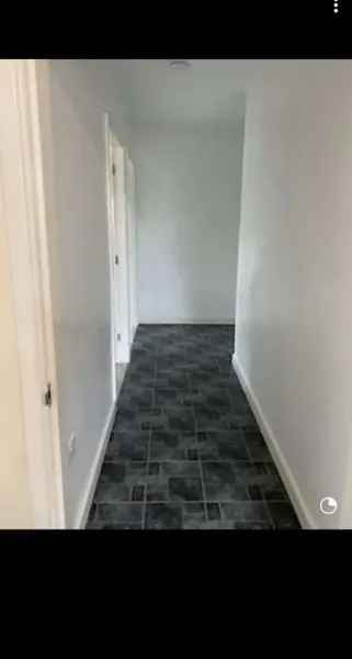 Flat For Rent in Crewe, England