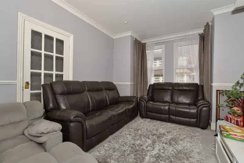 3 Bedroom Link Detached House for Sale Upper Gillingham