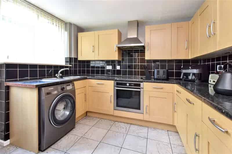 3 Double Bedroom Home Near Leeds City Centre