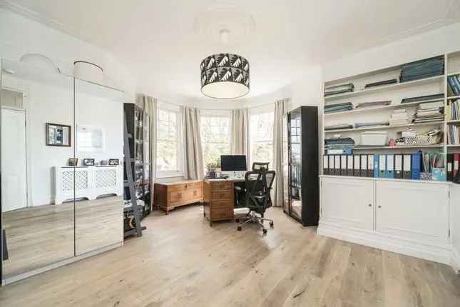 Flat for sale in Chiswick High Road, London W4