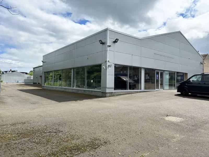 Modern Showroom and Garage Facility For Sale