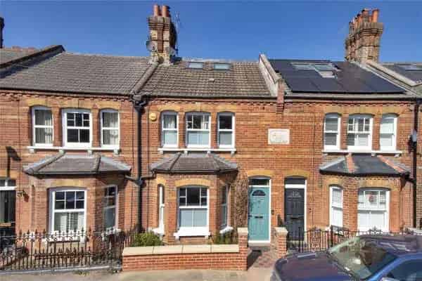 Family Home in Sevenoaks with 3 Bedrooms and Principal Suite