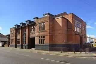 1 Bedroom Top Floor Apartment with Utility Room Cat Friendly