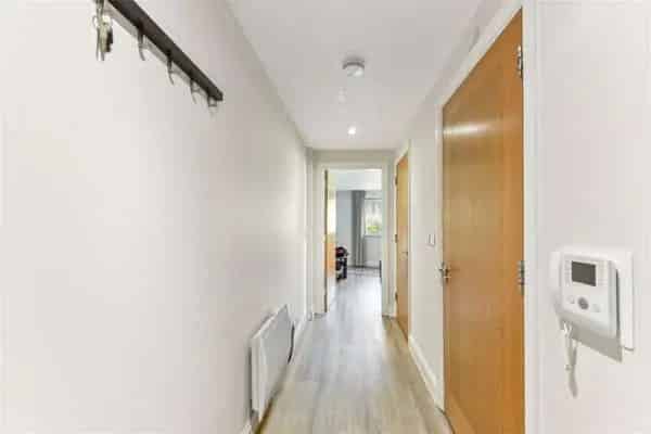 One Bedroom Apartment with Patio and Parking in London SW1P