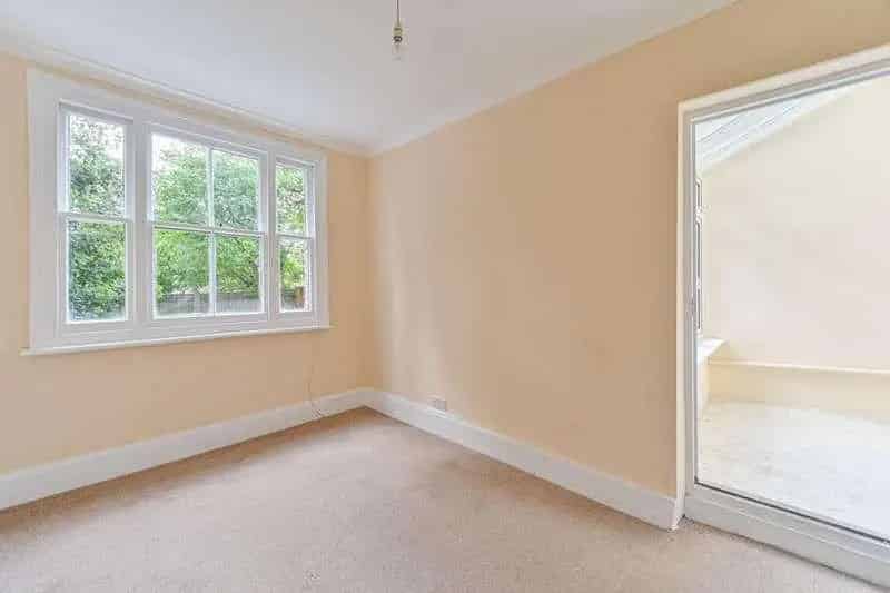 5 bed house for sale