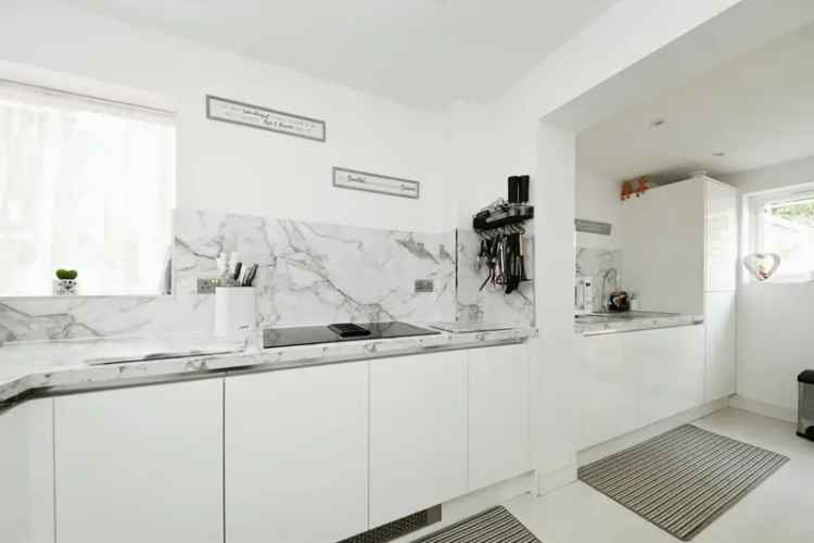 3 Bed Semi-Detached House with Garage and Garden