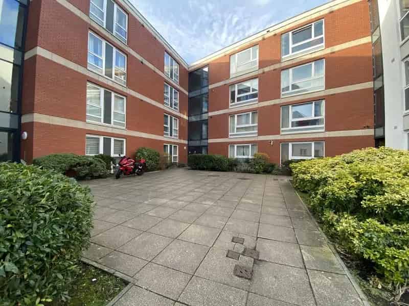 2 Bedroom Flat to Rent in Dennistoun Glasgow