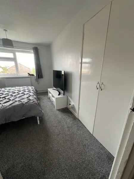 Flat For Rent in Tendring, England