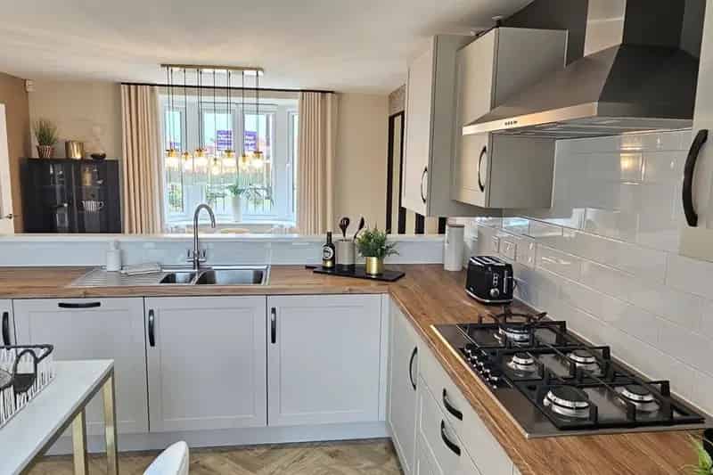 4 Bedroom House with Home Office Garage and Driveway Parking
