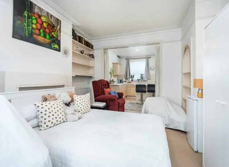 3 Bedroom Freehold House Near Barons Court Station