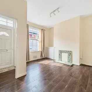 2 Bed Terrace House 41m² Manchester - Close to Transport & Amenities