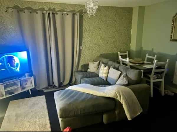 2 Bed Ground Floor Flat Leigh Open Plan Living Parking Garden Near Schools