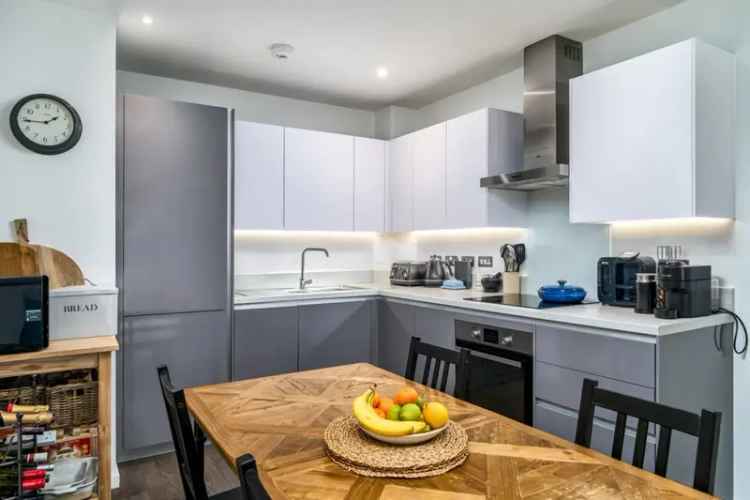 2 Bedroom Flat for Sale Battersea Reach