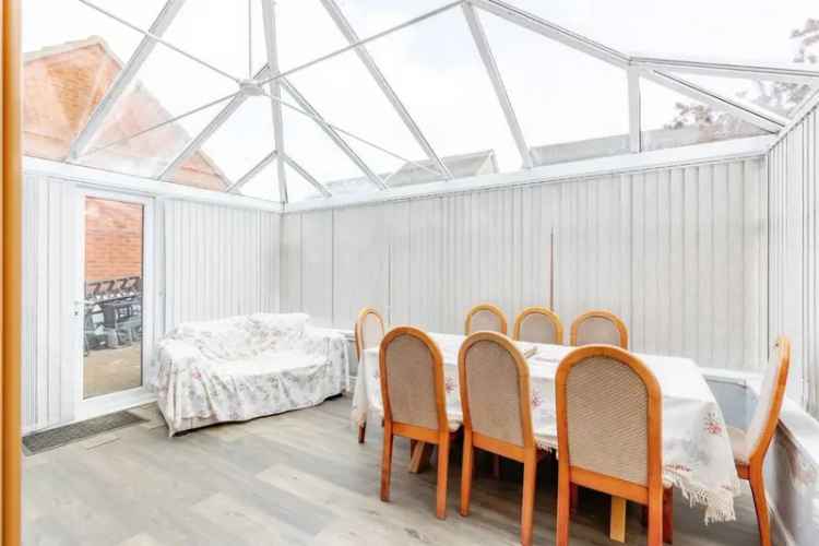 5 Bedroom Detached House Oakley Vale Garage Off Road Parking