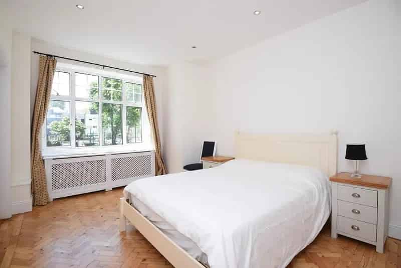 Spacious 3-Bedroom Apartment in Belsize Park NW3