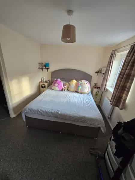 2 Bedroom Semi Detached House with Garden and Parking