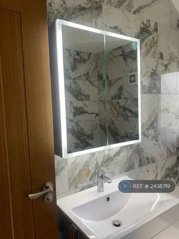 3 Bedroom Semi-Detached House in Quiet Cul-de-sac