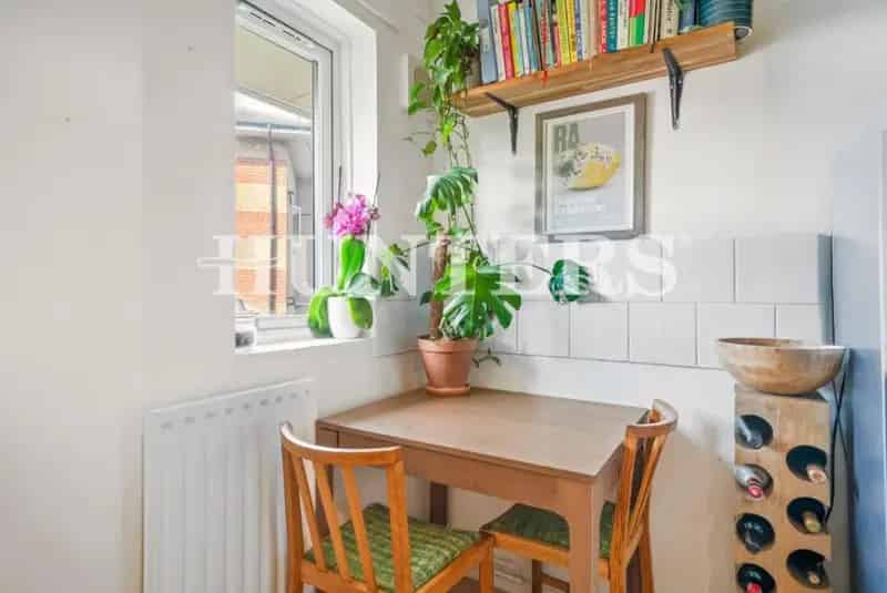 1 Bed Flat for Sale near Seven Sisters and Tottenham Hale Stations