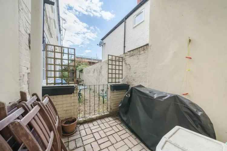 One Bedroom Flat Near Mainline Station