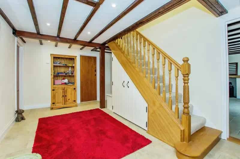Stunning 6-Bedroom Barn Conversion Near Boston