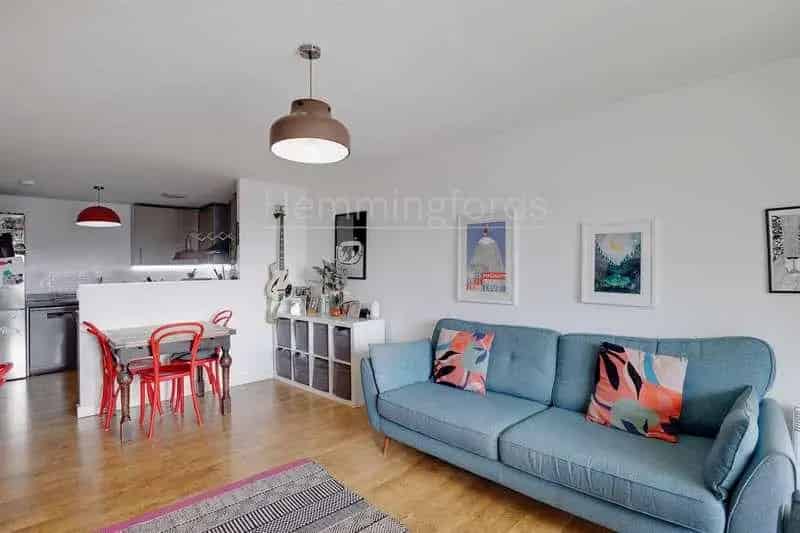 2 Bed Flat for Sale near Canary Wharf