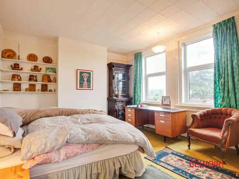 Edwardian 4-Bed House Near Gloucester and Grammar Schools