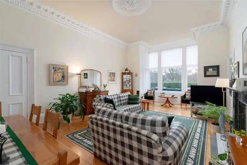 2 Bedroom Apartment for Sale in Edinburgh New Town