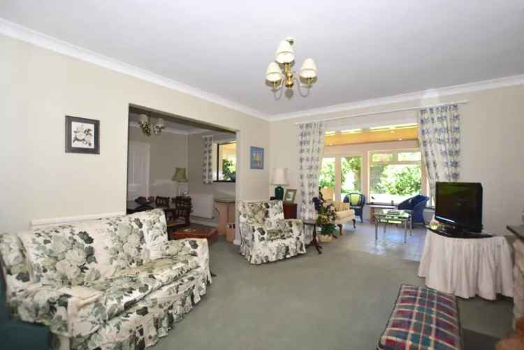 Spacious Detached Bungalow 4 Bedrooms Mature Garden Garage